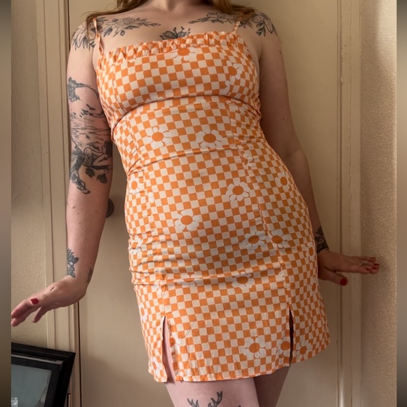 Flattering Orange Checker Flower Power Cute Mini Dress w/Leg Slits & Ruffle Bust - Picture 1 of 10